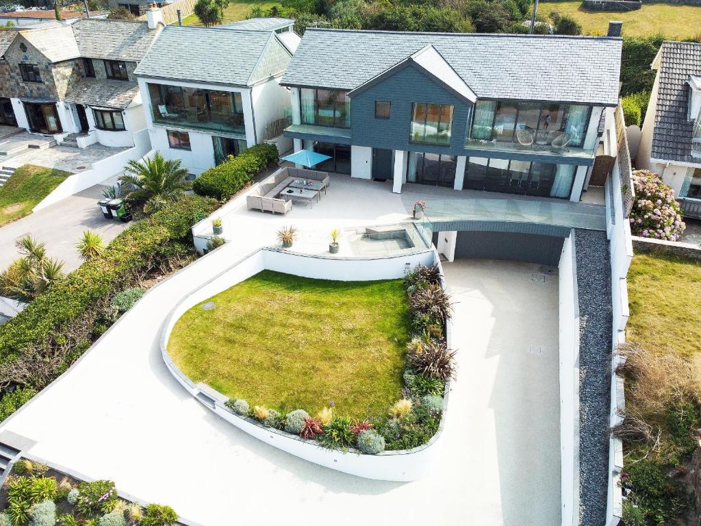 an aerial view of a house with a yard at Megizzy in Polzeath