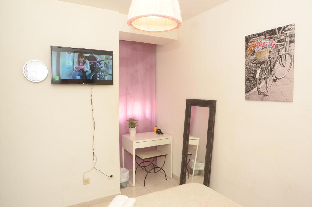 Televízia a/alebo spoločenská miestnosť v ubytovaní Habitacion a 300 metros del centro historico