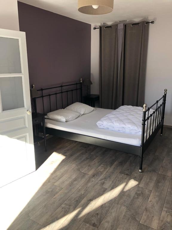 Postel nebo postele na pokoji v ubytování Gite Aubusson