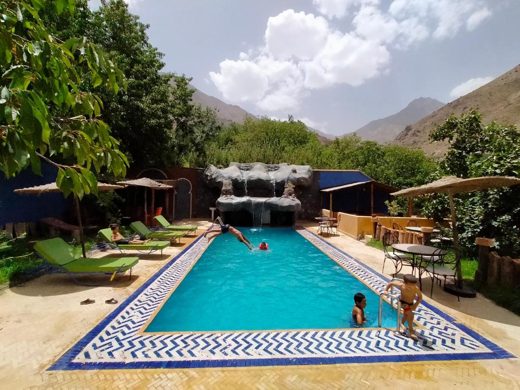 Der Swimmingpool an oder in der Nähe von Riad Jnane Imlil