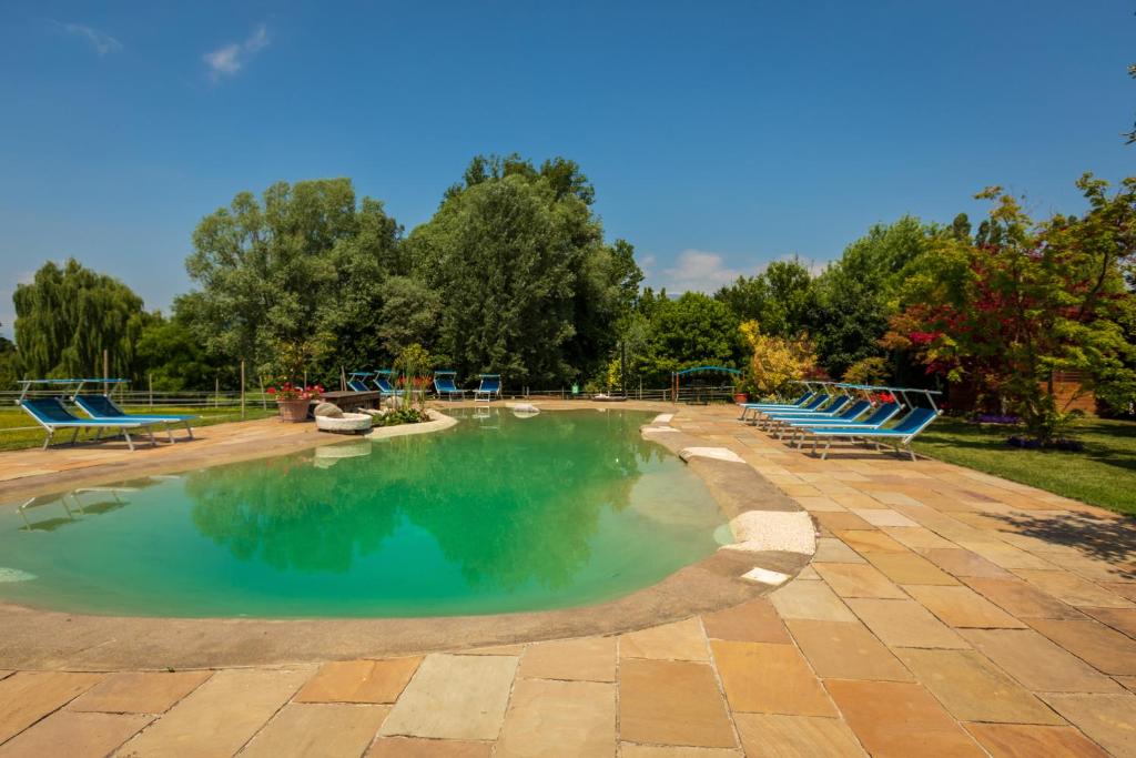 Bazén v ubytování Agriturismo L'Acero Rosso nebo v jeho okolí