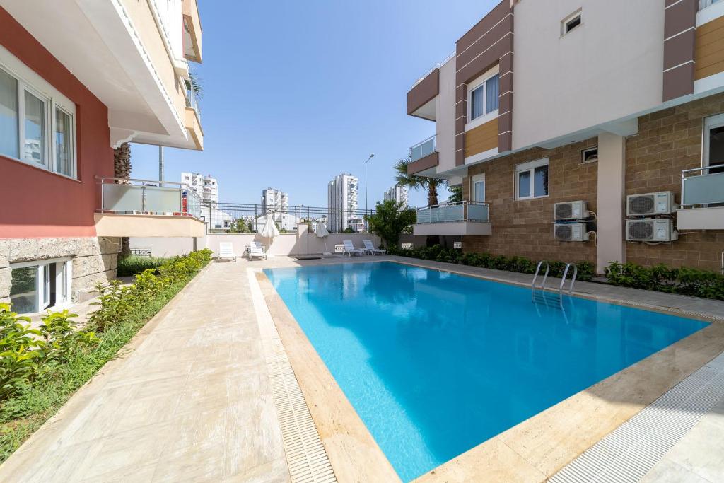Lovely Studio Apartment with Shared Pool near Beach in Muratpasa, Antalya