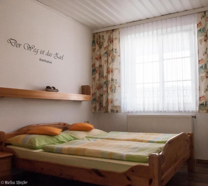 Postel nebo postele na pokoji v ubytování Gästehaus Ringbauer