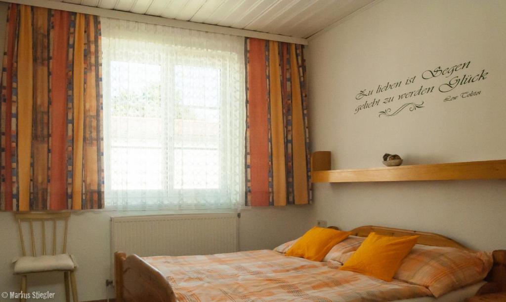 Postel nebo postele na pokoji v ubytování Gästehaus Ringbauer