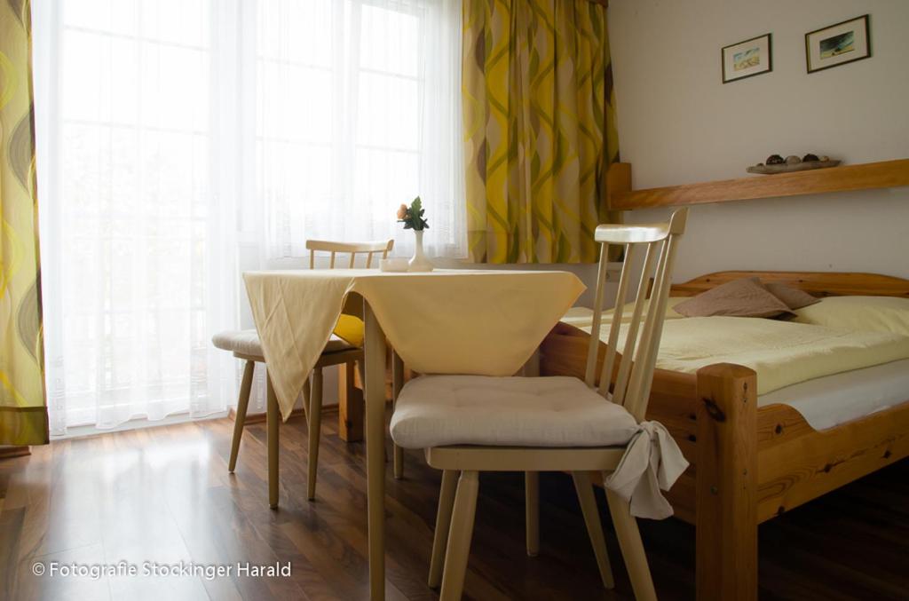 Postel nebo postele na pokoji v ubytování Gästehaus Ringbauer
