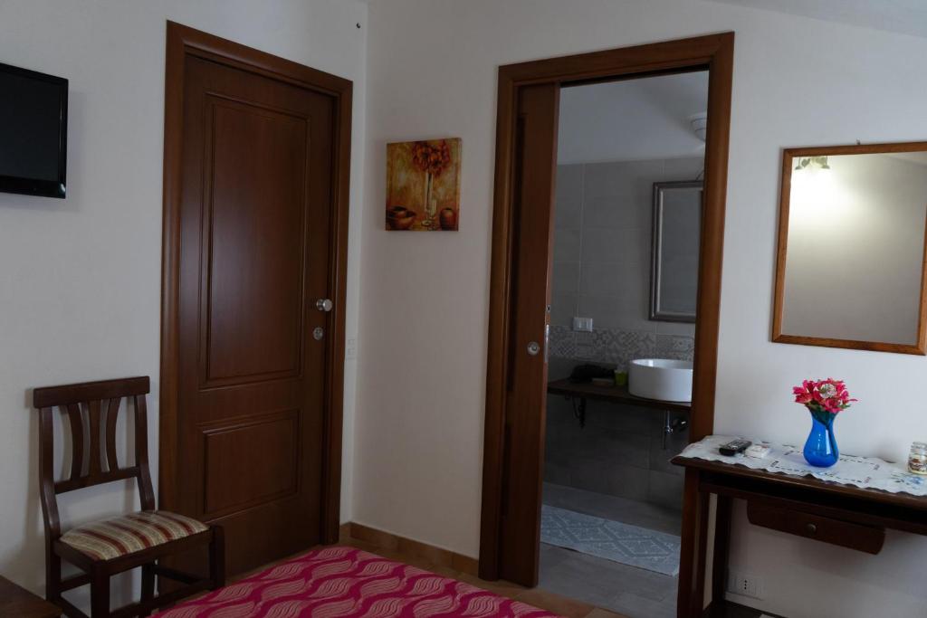 A television and/or entertainment centre at B&B 4 Stagioni
