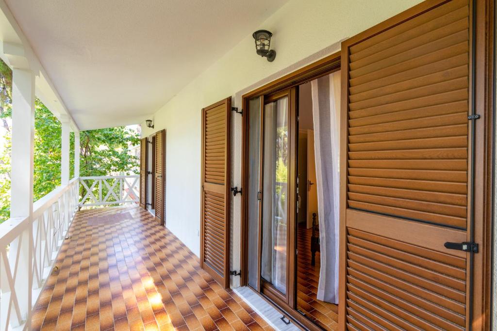 F & B Summer Villa Collection - Kassandra - Sani - Montagna, Παραλία Σάνη –  Ενημερωμένες τιμές για το 2023