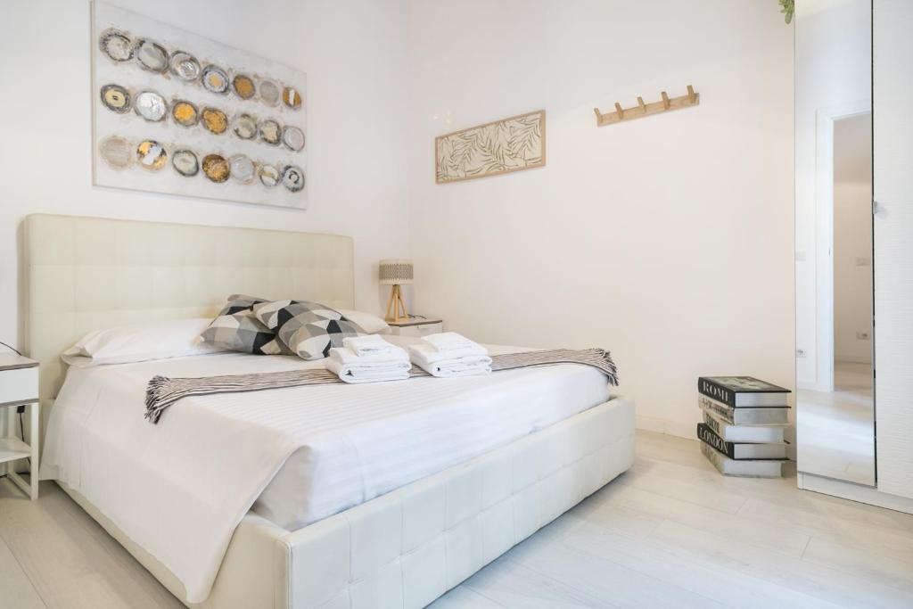 White Ostilia Apartments - Three-Bedroom Apartment