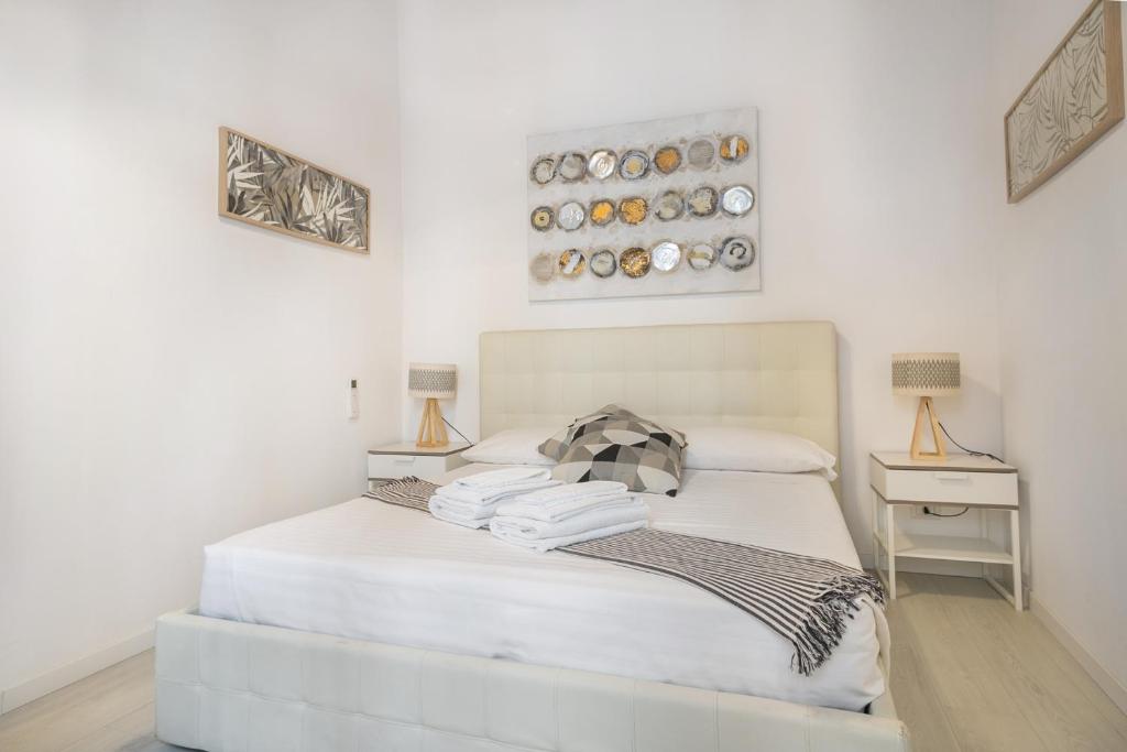 White Ostilia Apartments - Two-Bedroom Apartment