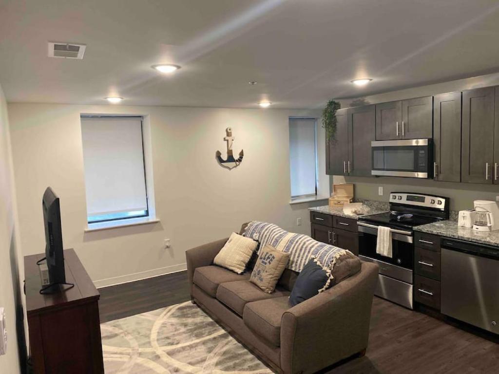 Apt 251 Studio 2 Beautiful loft located in downtown Leavenworth - Housity