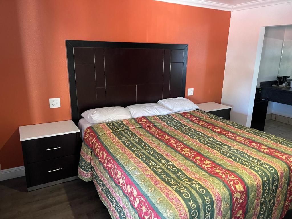 The Oaks Motel - King Room