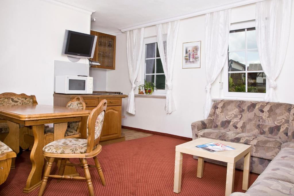 Hotel Sauerländer Hof - Three-Bedroom Holiday Home