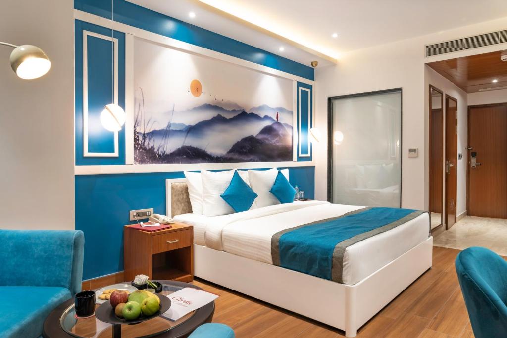 Postel nebo postele na pokoji v ubytování Clarion Hotel Dehradun