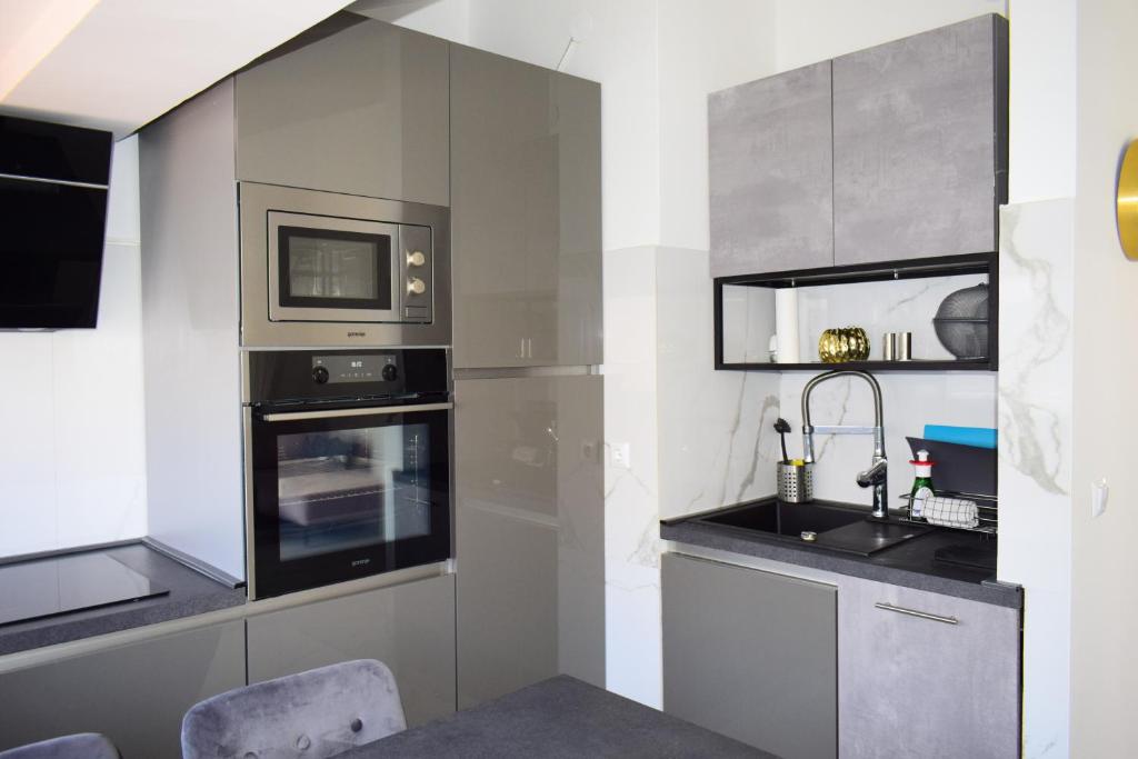 Kuchyň nebo kuchyňský kout v ubytování Apartmani Lavin