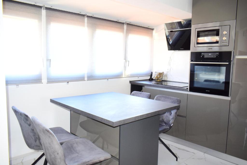 Kuchyň nebo kuchyňský kout v ubytování Apartmani Lavin