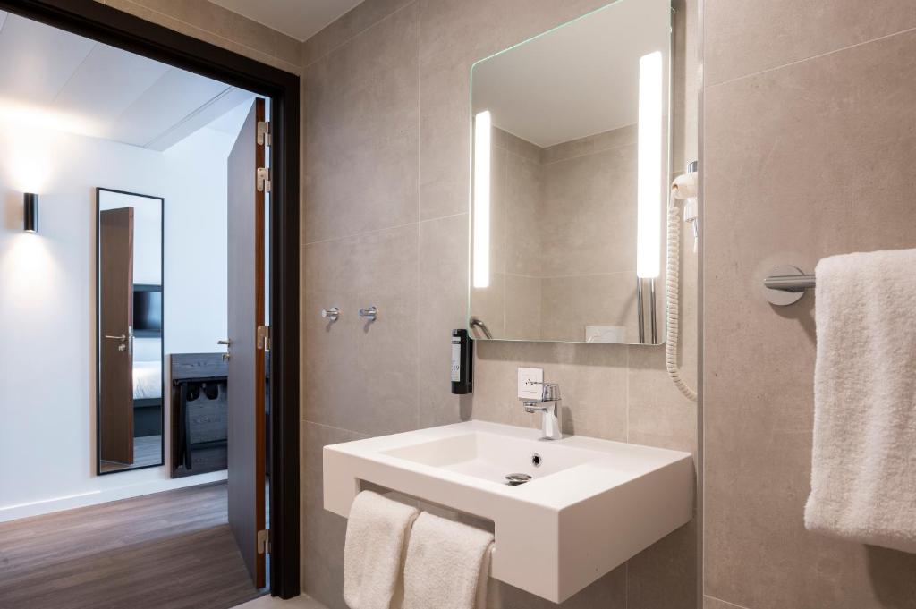 B&B HOTEL Antwerpen Centrum - Resim 3