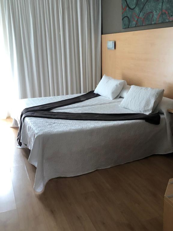 Hotel Villa de los Arcos reserva habitación