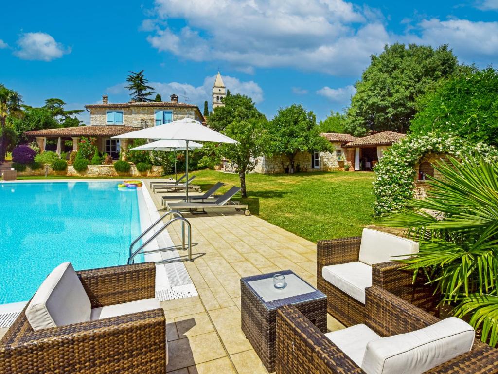 Bazén v ubytovaní Holiday Home Hibiskus by Interhome alebo v jeho blízkosti