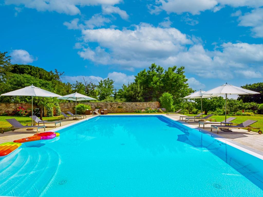 Bazén v ubytovaní Holiday Home Hibiskus by Interhome alebo v jeho blízkosti