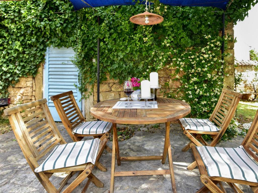Vonkajšia záhrada v ubytovaní Holiday Home Hibiskus by Interhome