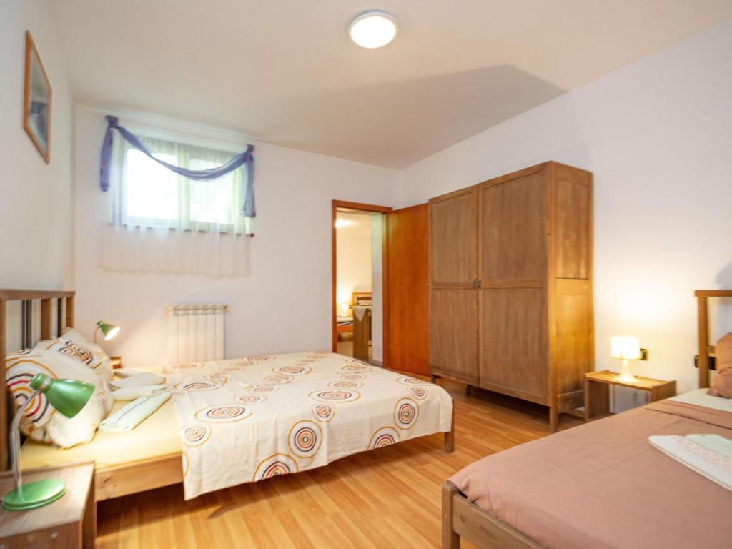 Un pat sau paturi &icirc;ntr-o camer&#x103; la Apartment Vinka - ROJ434 by Interhome