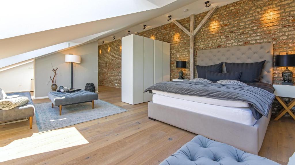 
Apartment with Garden View
