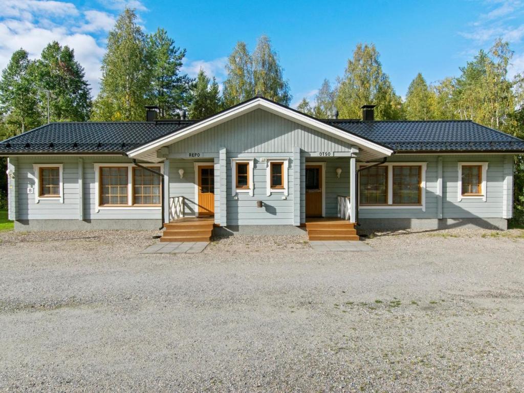LahdenperäにあるHoliday Home Otso by Interhomeの小さな白い家