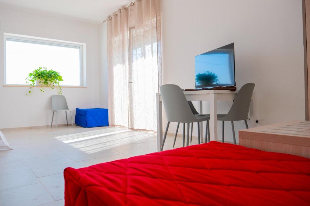 TV a/nebo společenská místnost v ubytování B&B A Un Passo dal Mare