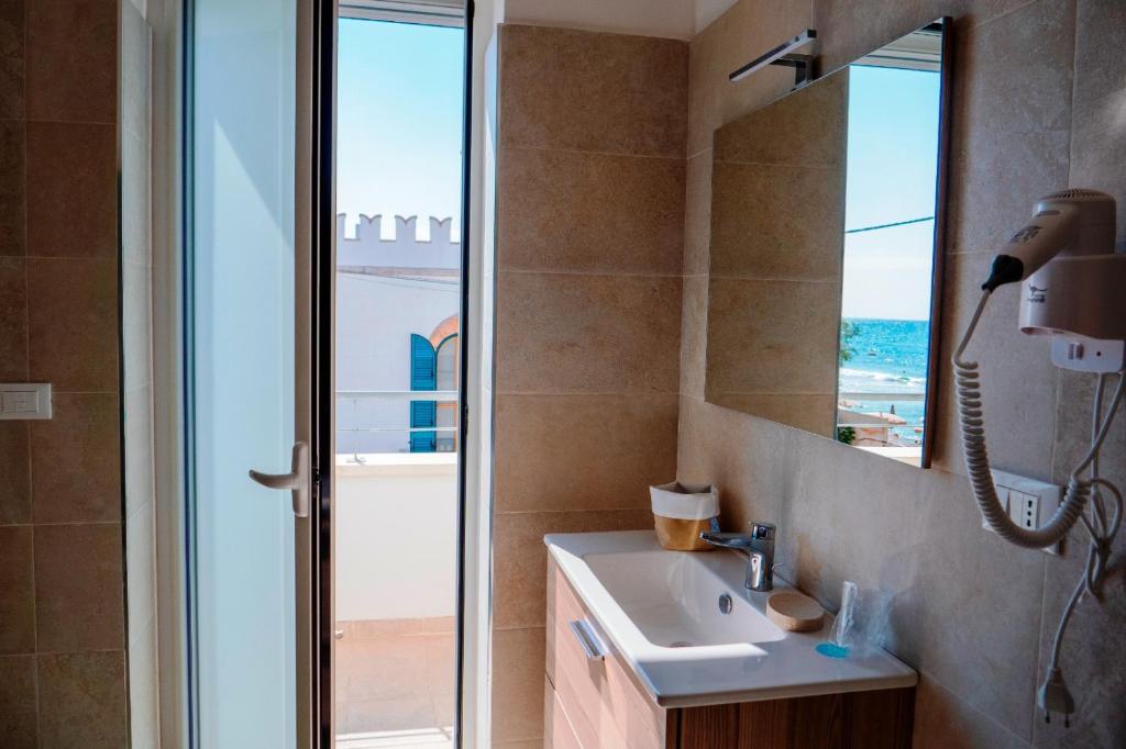 Koupelna v ubytování B&B A Un Passo dal Mare