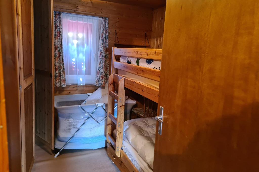 Postel nebo postele na pokoji v ubytování Schwendihöckli - CharmingStay