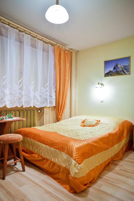 Postel nebo postele na pokoji v ubytování Smyrecek-centrum Bukowiny
