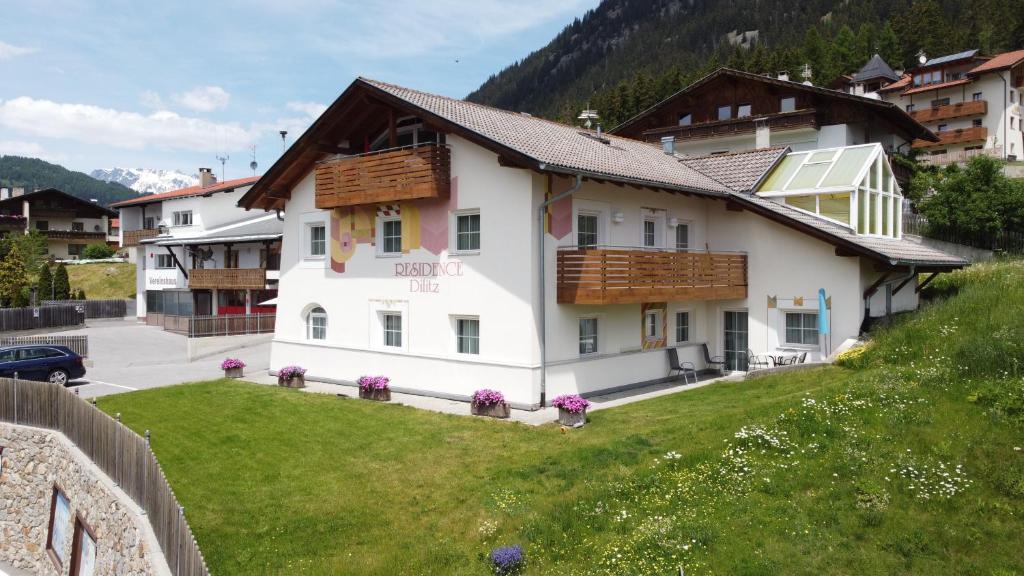 Nespecifikovaný výhled na hory nebo výhled na hory při pohledu z aparthotelu