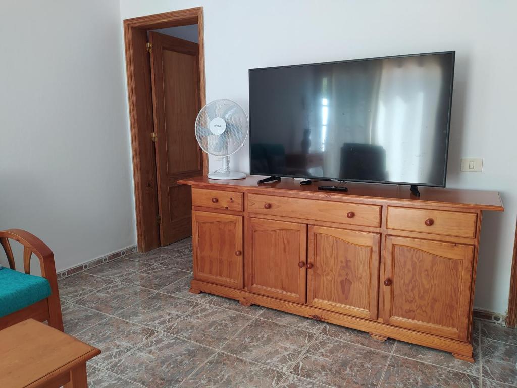 TV a/nebo společenská místnost v ubytování Casa Érika Tarajalejo
