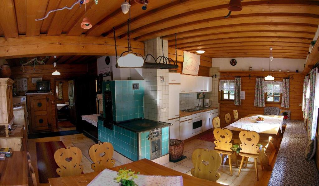 Kuchyň nebo kuchyňský kout v ubytování Ferienhaus Bettina Rassis Feriendorf Donnersbachwald