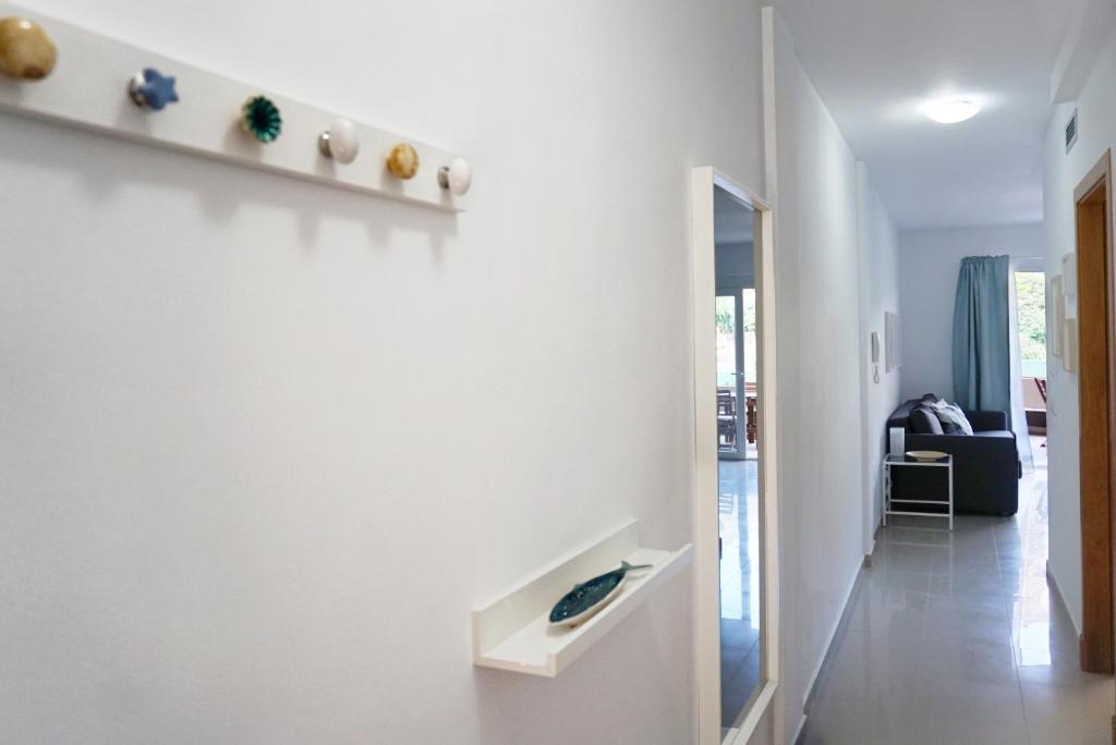 A seating area at Apartamento Playa Calera