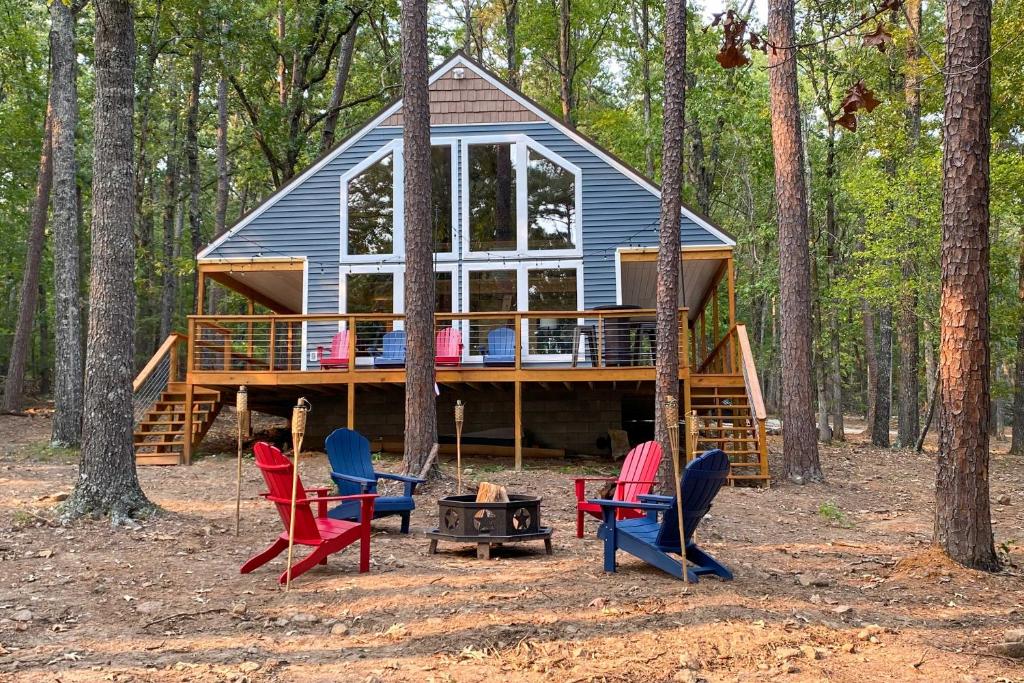 Unplug by Greers Ferry Lake Cabin with Views!, Fairfield Bay (precios