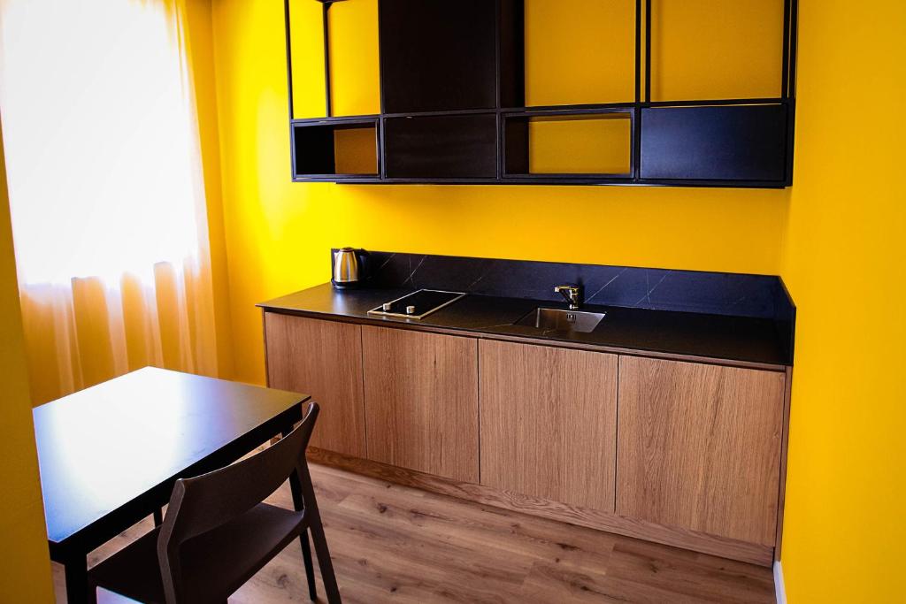 Kuchyň nebo kuchyňský kout v ubytování Swiss Apartments Prishtina
