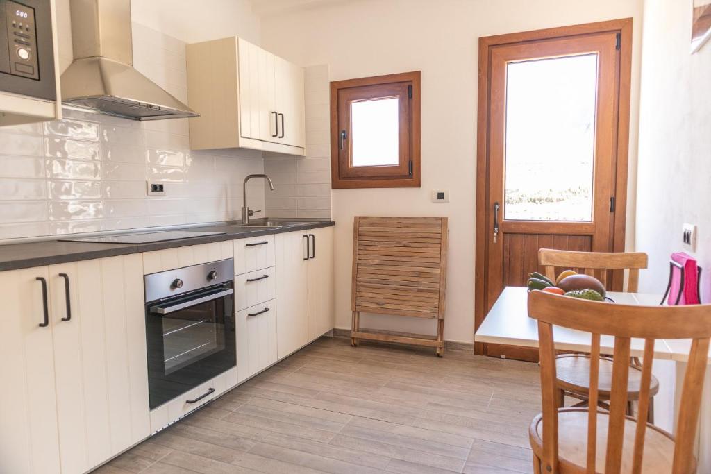 A kitchen or kitchenette at El blanquizal A