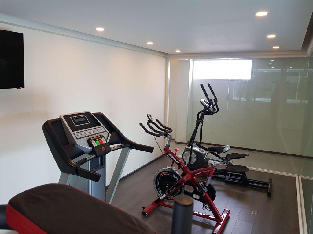 Gimnasio o equipo deportivo en Best Western Plus Metepec & Suites