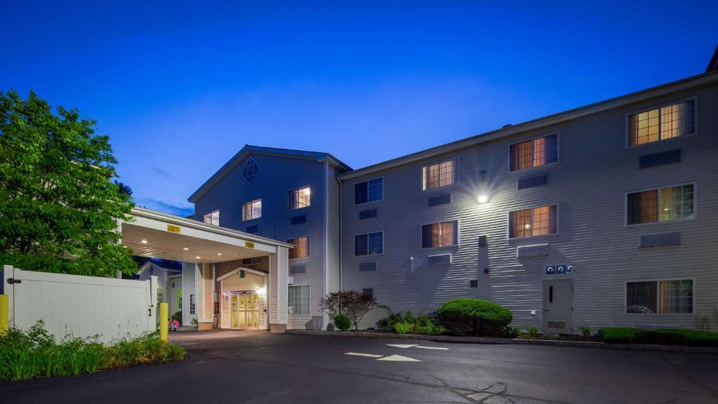 an empty parking lot in front of a building at Best Western Concord Inn and Suites in Concord