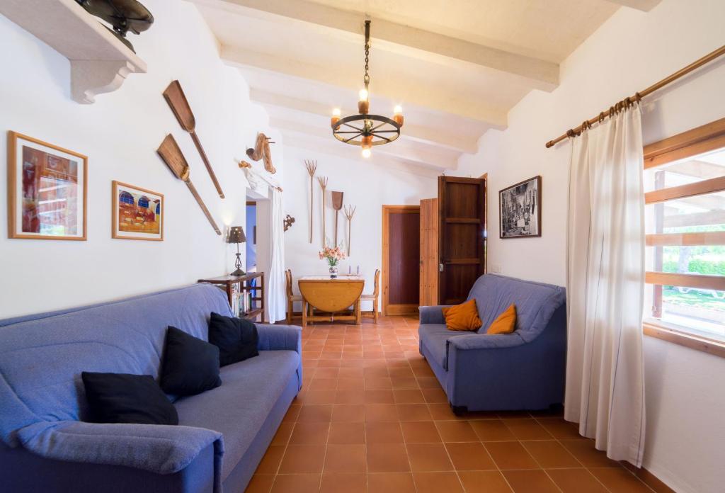 A seating area at Can Moranta - Verd