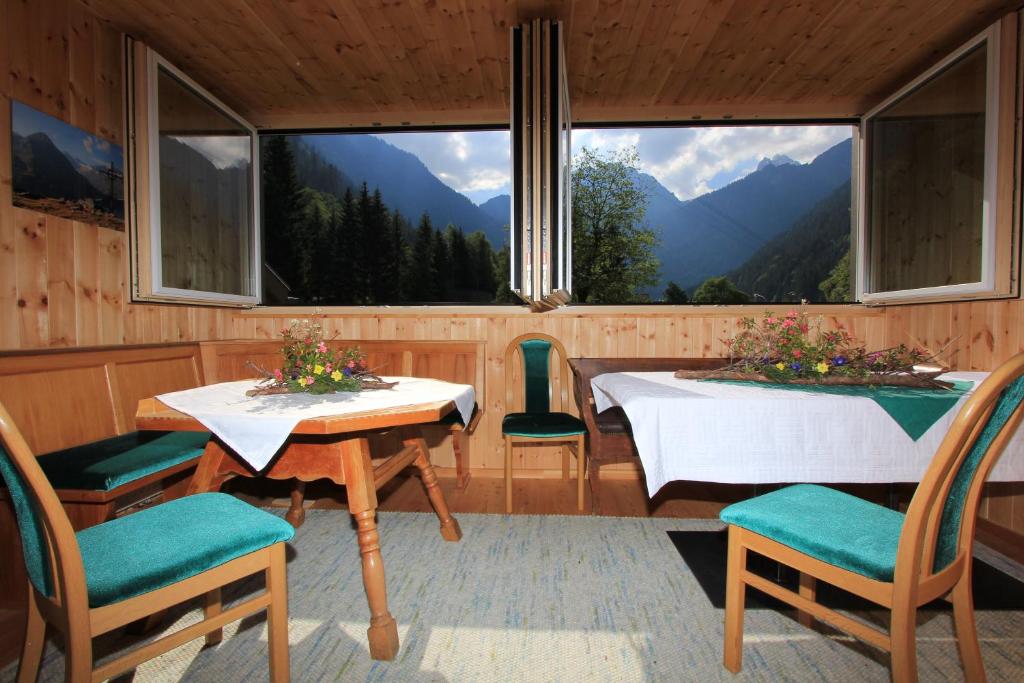 Nespecifikovaný výhled na hory nebo výhled na hory při pohledu z bed and breakfast