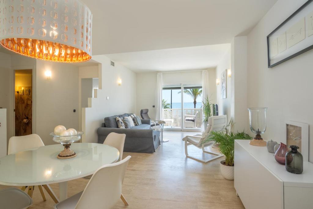 Vakantiehuis Sea frontline stylish beach House (Spanje ...