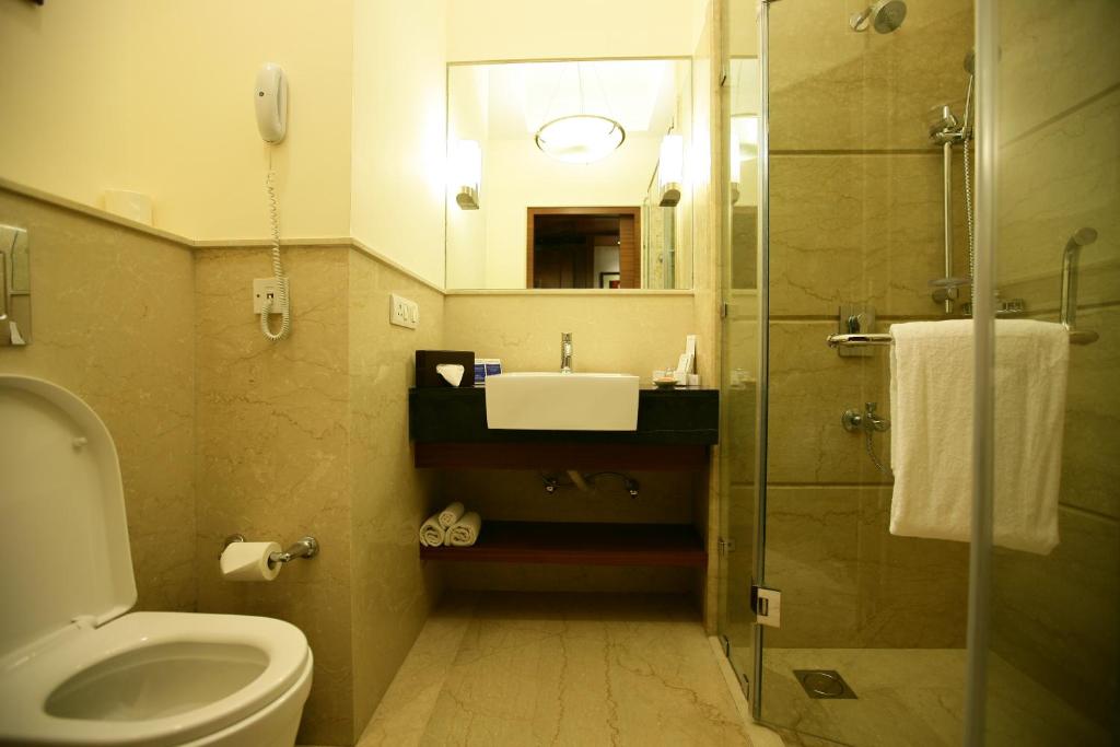 Koupelna v ubytování Muse Sarovar Portico Nehru Place