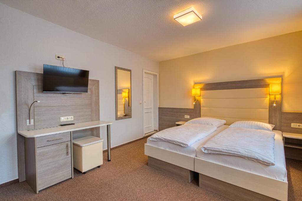 Postel nebo postele na pokoji v ubytování Hotel Goldene Krone