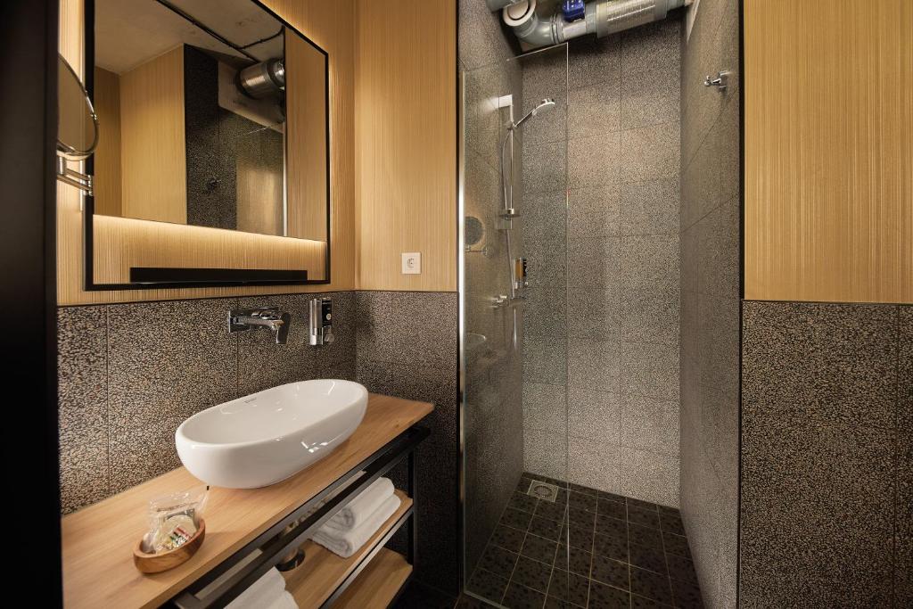 Een badkamer bij Inntel Hotels Amsterdam Landmark