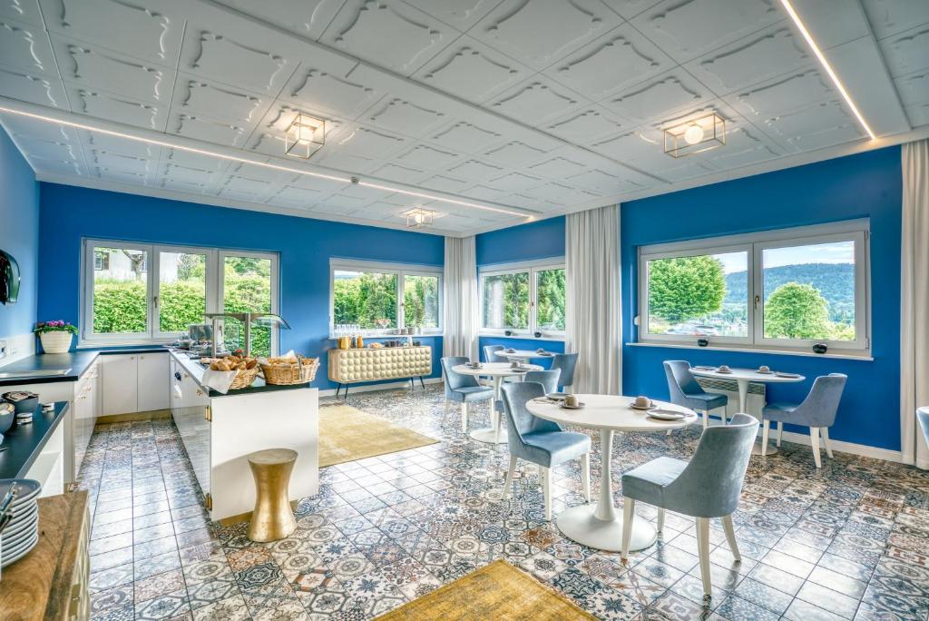 A seating area at Hotel Eden Park
