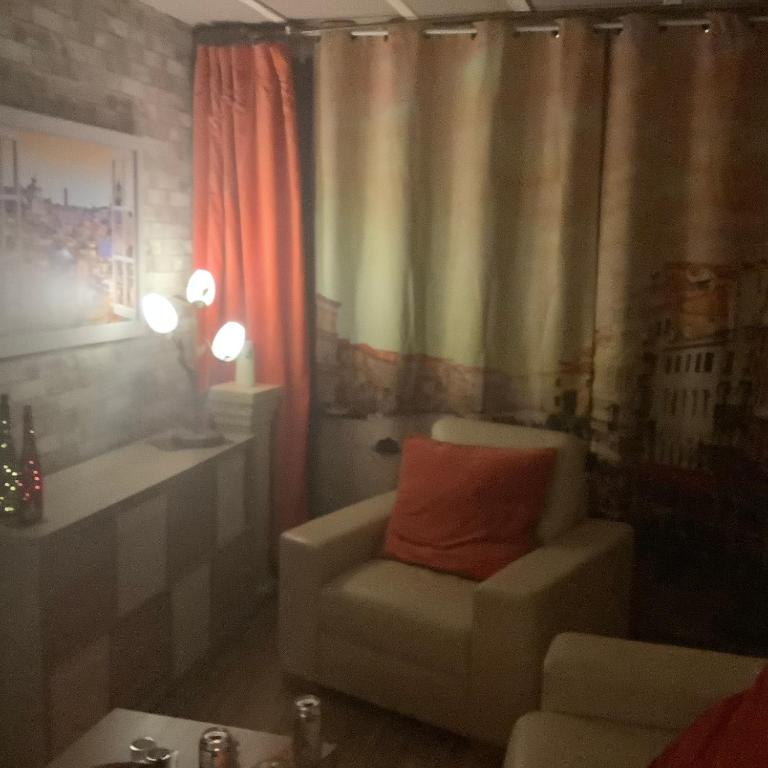 Posezení v ubytování Nethermains House