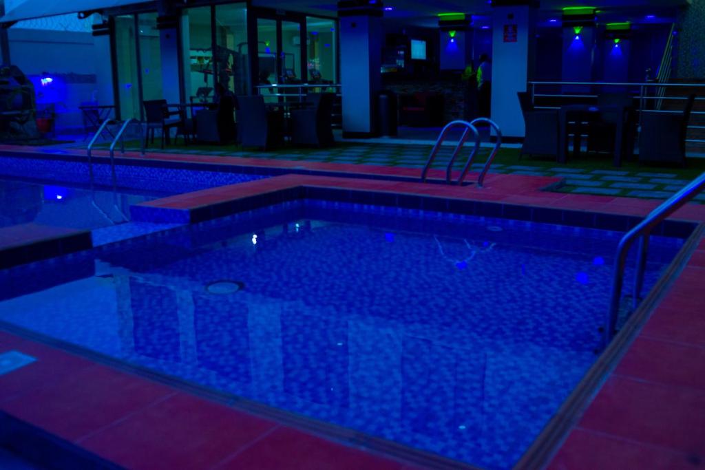Bazén v ubytování Carlton Swiss Grand Hotel nebo v jeho okolí