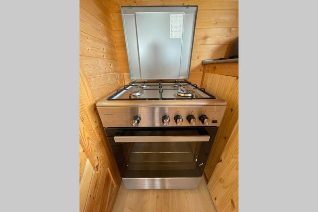 Kuchyň nebo kuchyňský kout v ubytování myinsolite - Tiny-house, jacuzzi, brasero, piscine